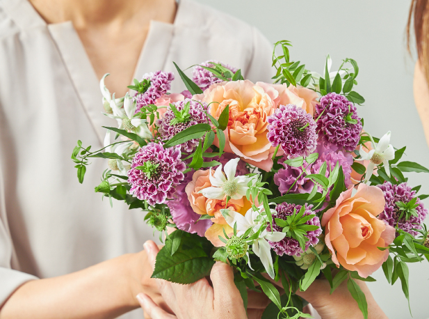 2WEEK FLOWERS 2週間に1回のお花で日々の生活に彩りと潤いを 2WEEK FLOWERS 2週間に1回のお花で日々の生活に彩りと潤いを